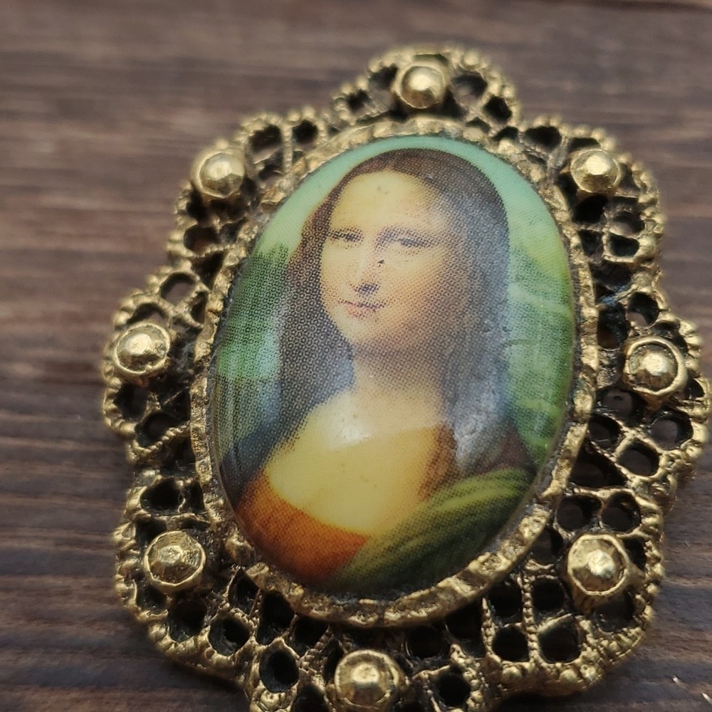 B638 antique Mona Lisa cameo brooch heirloom collectible fashion - Picture 3 of 7